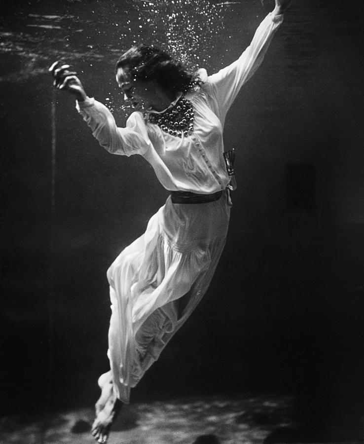 Model Underwater, 1939 #1 Photograph by Granger