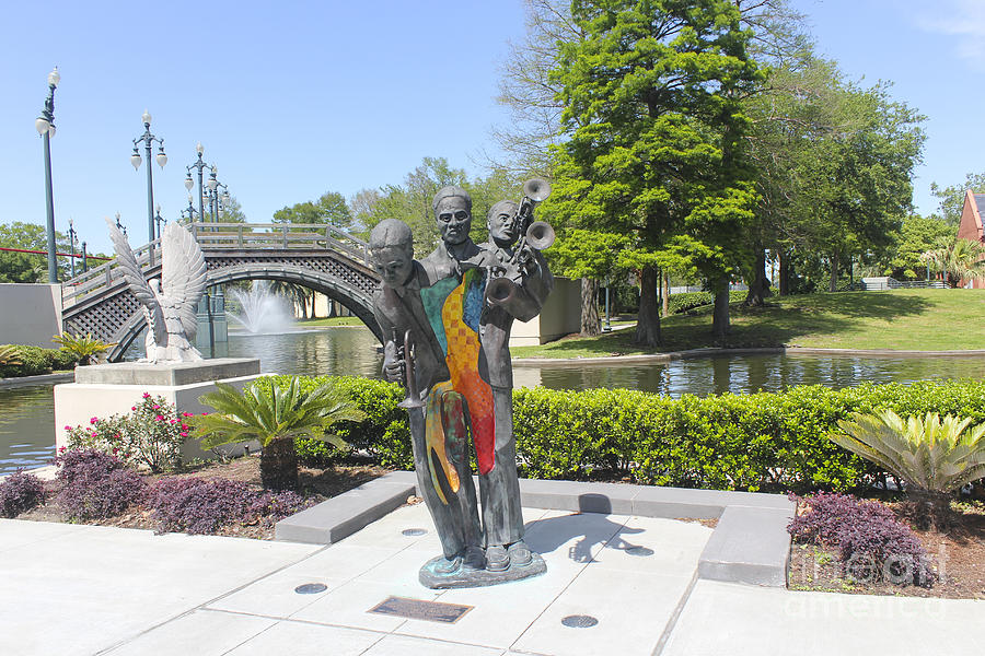 Jazz Music Sculpture in New Orleans 28b Photograph by Carlos Diaz