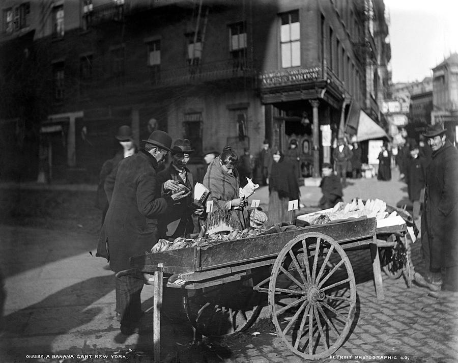 New York Banana Cart Photograph by Granger