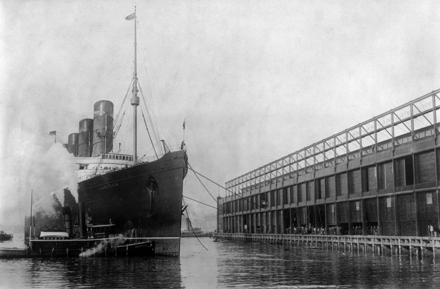 New York Lusitania, 1908 #1 Photograph by Granger