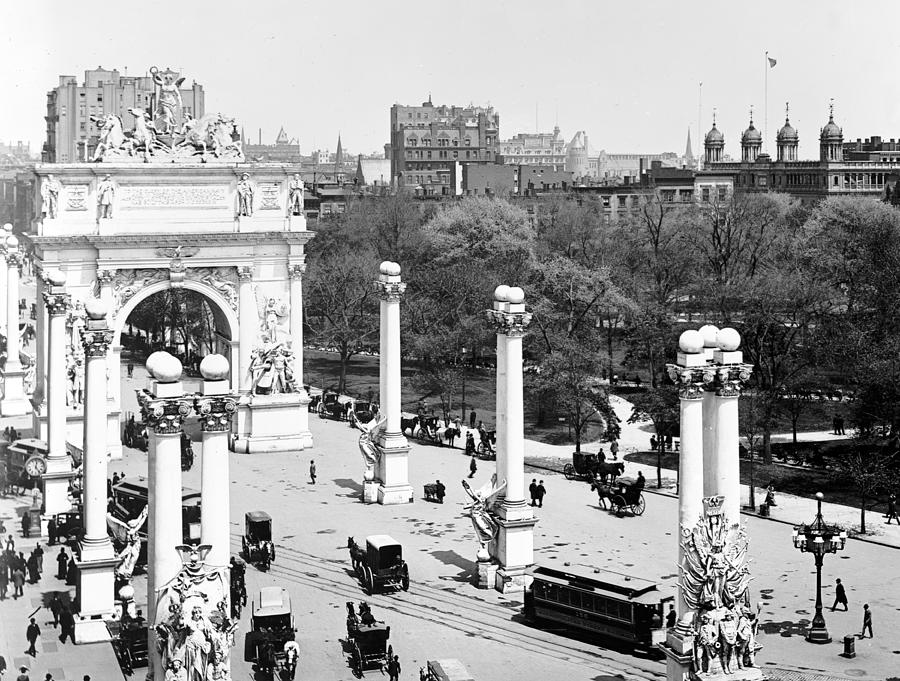 Nyc, Madison Square, Dewey Arch, 1900 #1 Photograph by Science Source