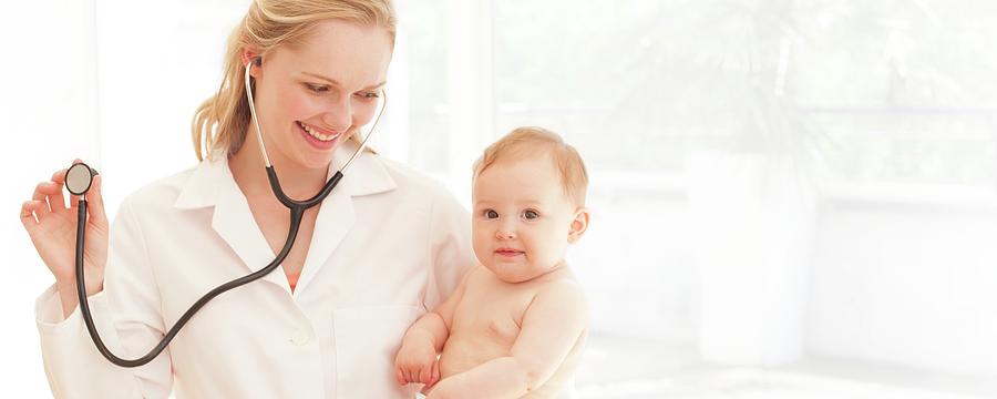 Paediatric Chest Examination Photograph by Ian Hooton/science Photo ...