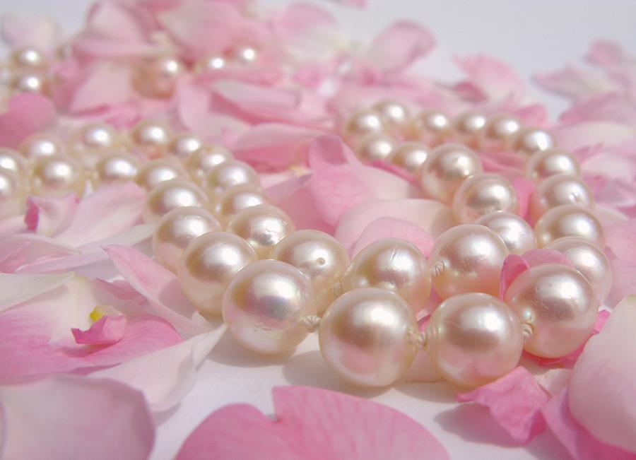Pearls #1 Photograph by Fotolinchen