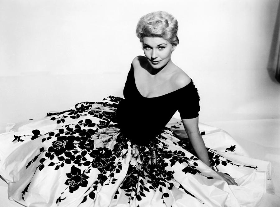 Picnic, Kim Novak, 1955 Photograph by Everett - Fine Art America