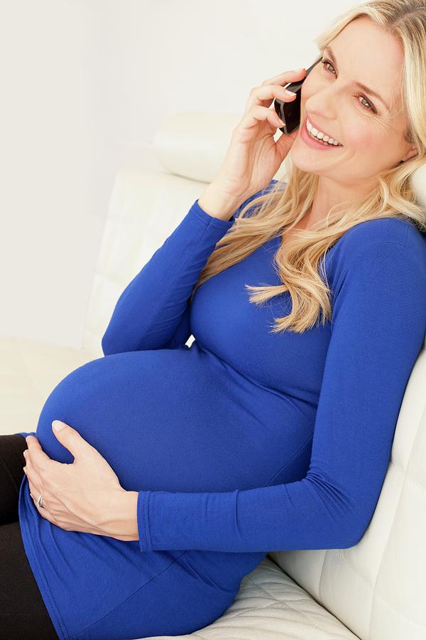 Pregnant Woman Using A Mobile Phone Photograph By Ian Hooton Science Photo Library Fine Art