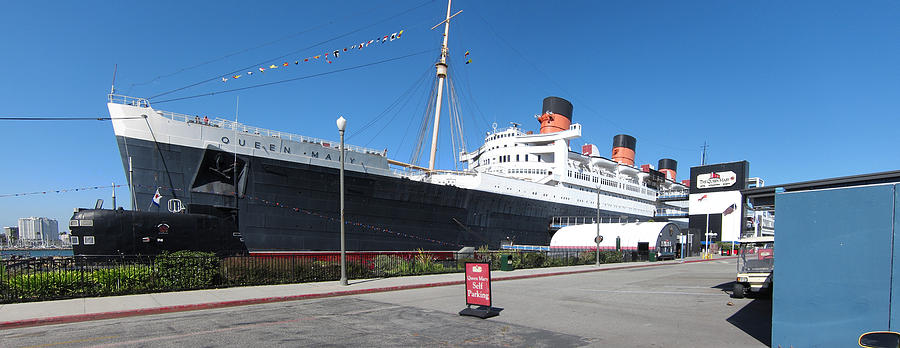 Queen Photograph - Queen Mary - 12121 #1 by DC Photographer