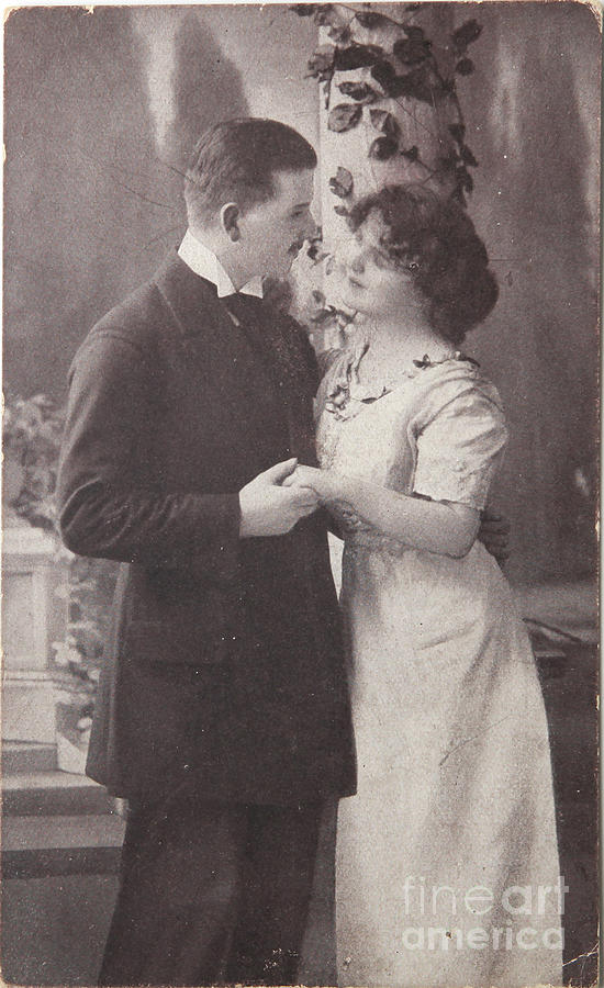 Romantic love in 1916 Photograph by Patricia Hofmeester