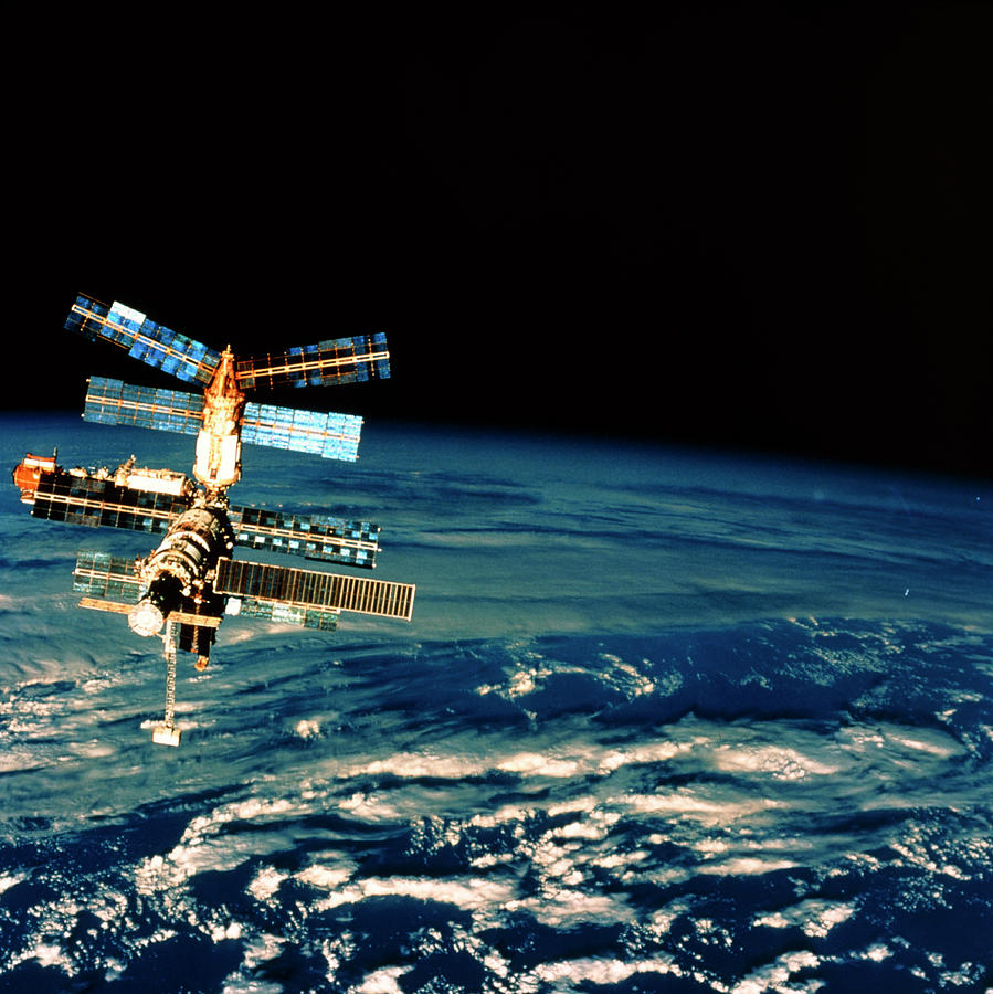 Mir Space Station By Nasa/science Photo Library, 41% OFF
