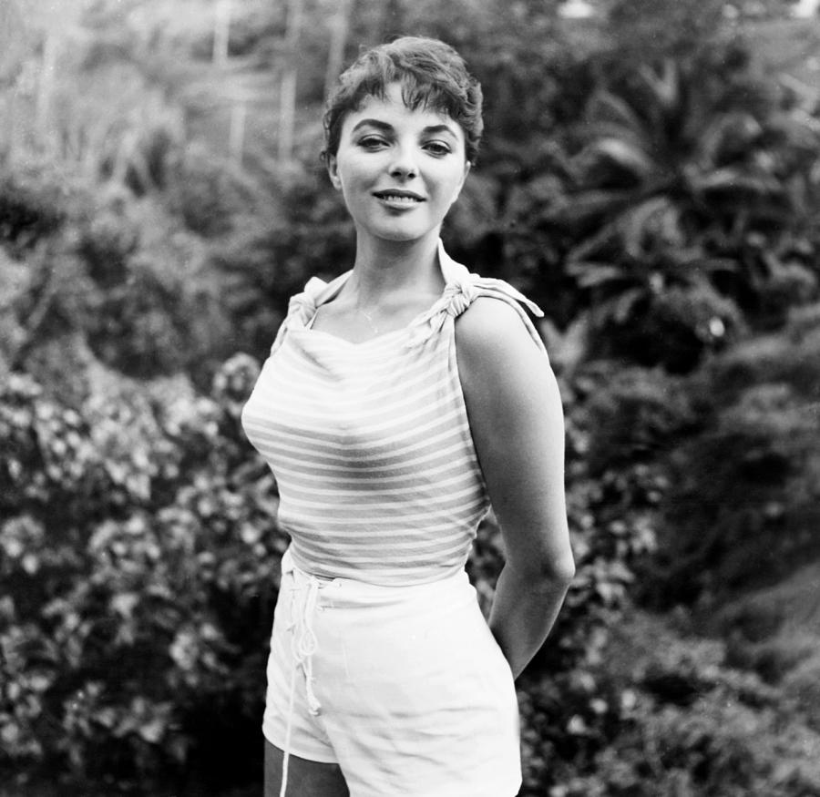 Sea Wife, Joan Collins, On-set Photograph by Everett.