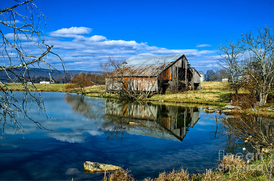 Sequatchie Valley Barn #1 Photograph by Paul Mashburn