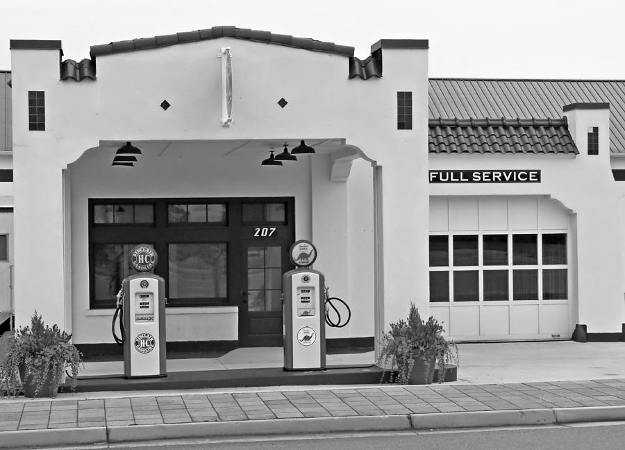 Sinclair Gas Station #1 Photograph by Pete Trenholm