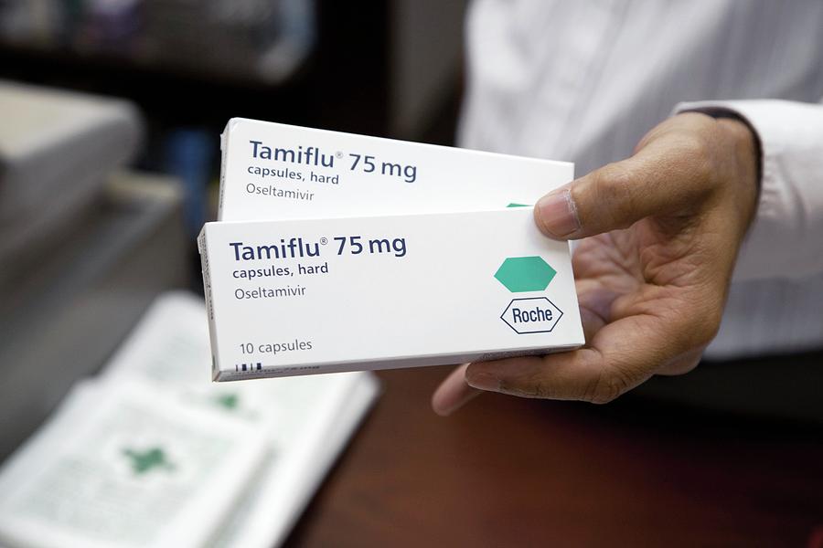 Tamiflu Influenza Drug Photograph by Mark Thomas/science Photo Library ...