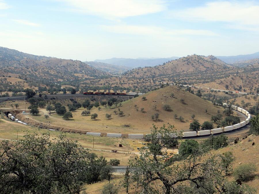 Tehachapi Loop Photograph by Jim Romo - Fine Art America