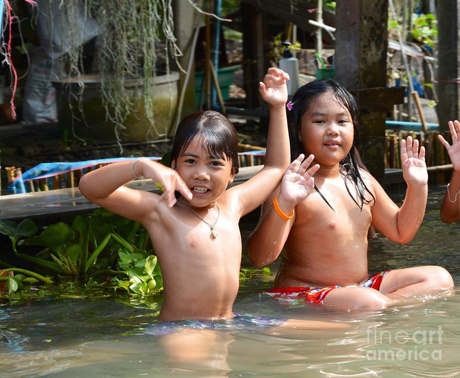 thai children