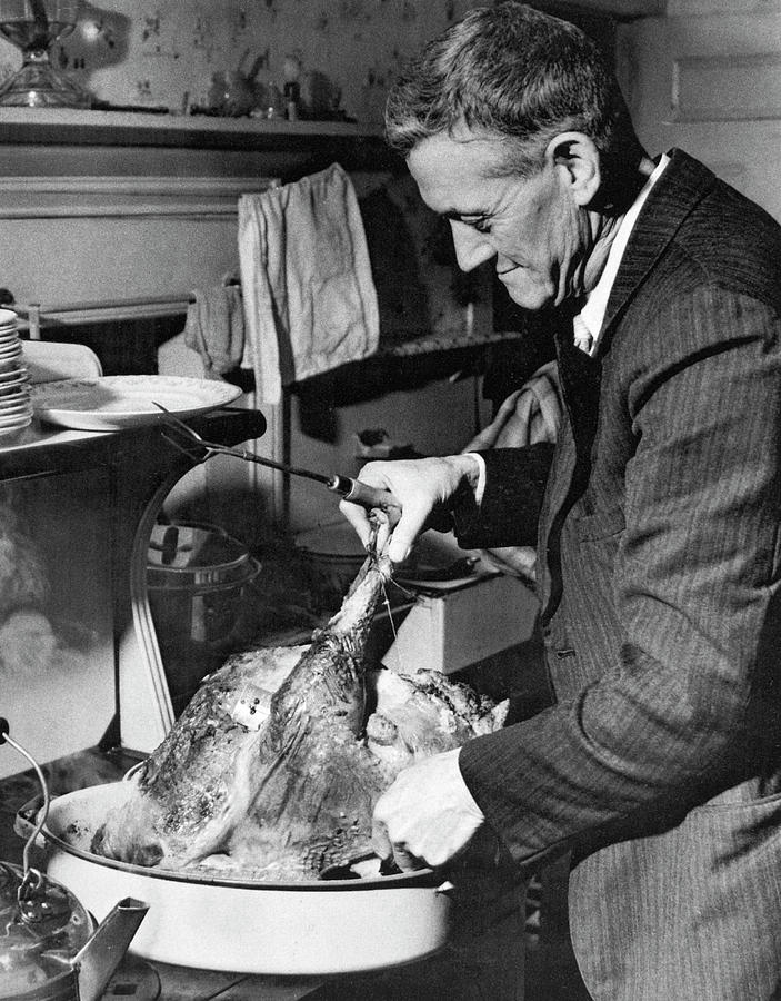 Thanksgiving, 1940 #1 Photograph by Granger