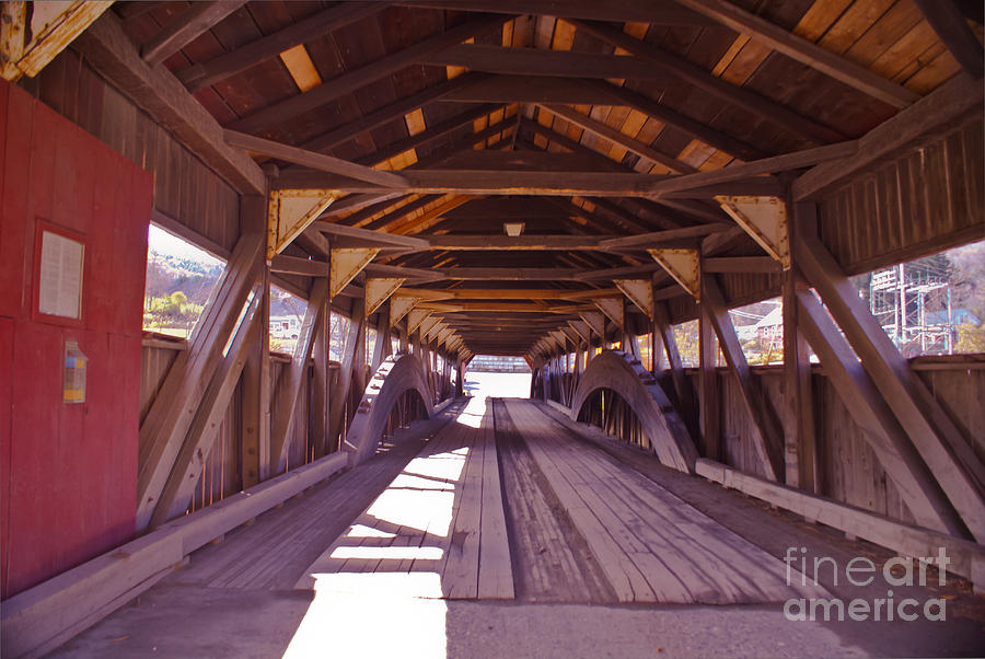 Covered Bridge Photograph - The Taftsville Covered Bridge. #1 by Stan Amster