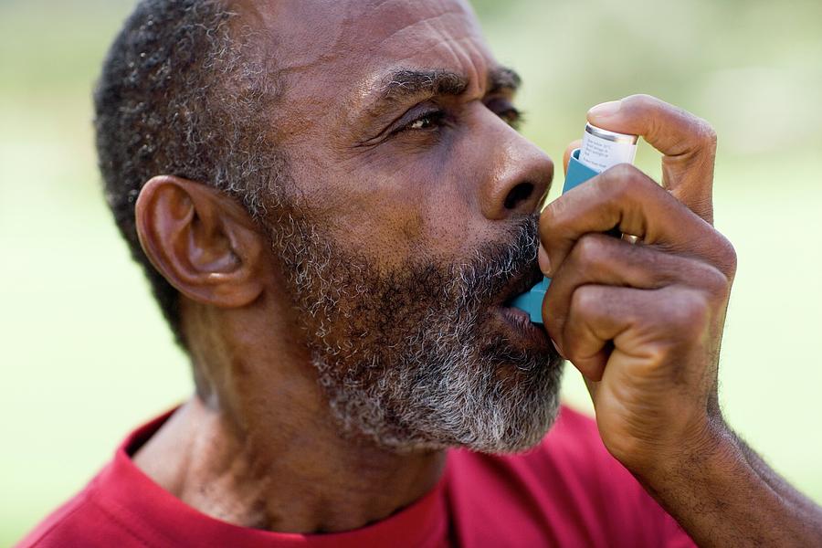 Treating An Asthma Attack #1 Photograph by Ian Hooton/science Photo Library