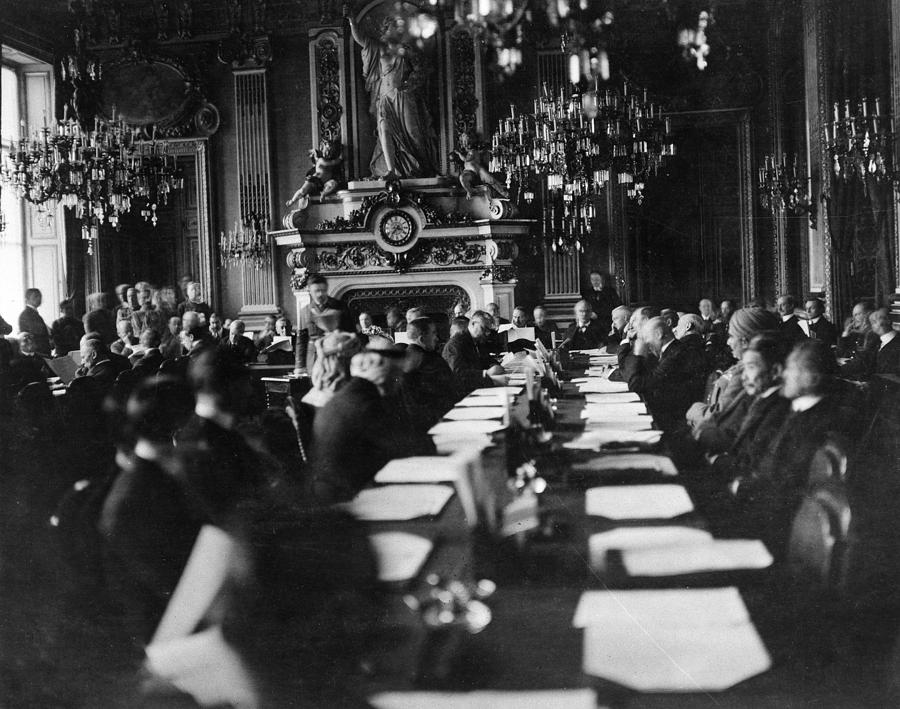 Treaty Of Versailles, 1919 #1 Photograph by Granger