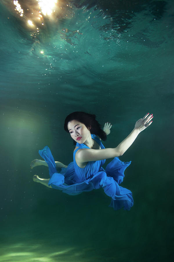 Underwater #1 Photograph by Mark Mawson