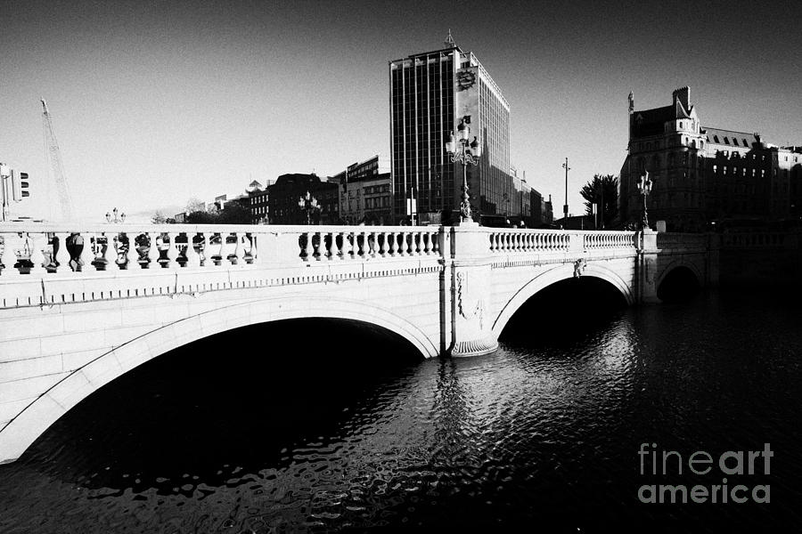 View Of The Oconnell Bridge Over The River Liffey Dublin Republic Of ...