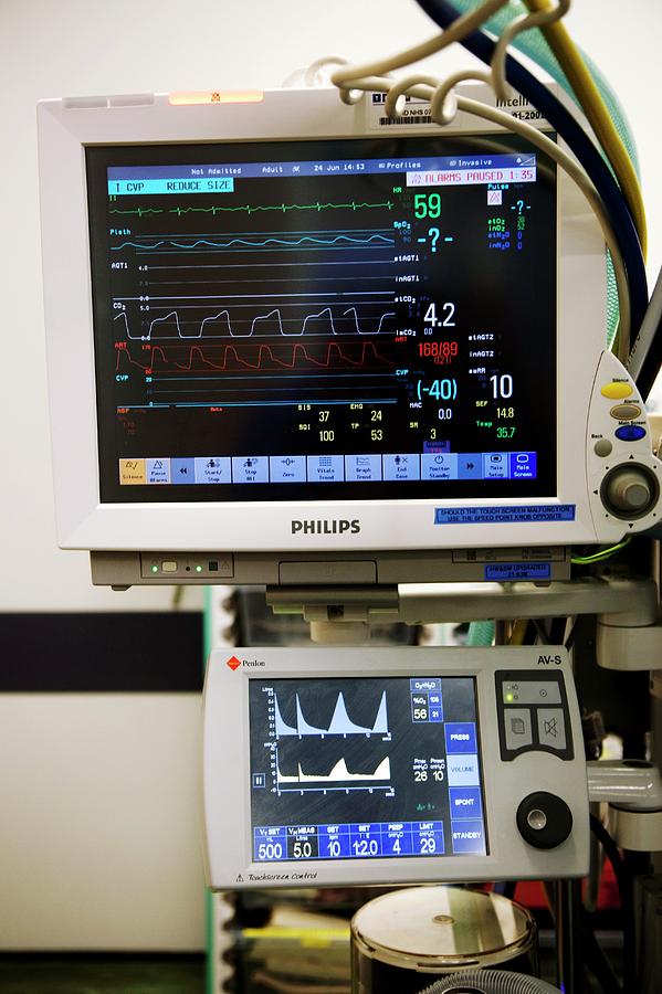 File:Vital signs monitor display.jpg - Wikimedia Commons