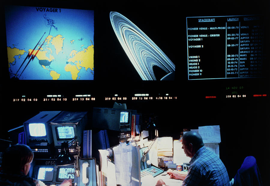 Voyager 1 Mission Control During Saturn Encounter #1 Photograph by Peter Ryan/science Photo Library