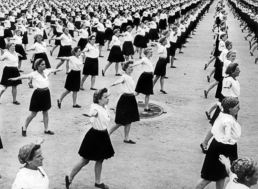 Women Doing Physical Culture Photograph by Underwood Archives - Pixels