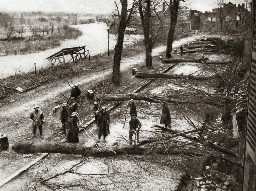 1914 Painting - World War I Barricade #1 by Granger