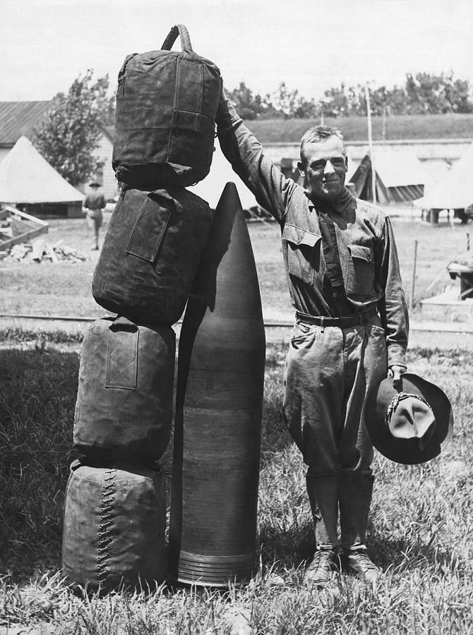 1070 Pound Projectile Photograph by Underwood Archives