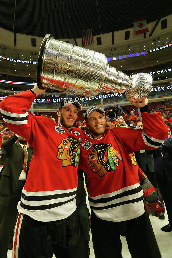 Patrick Kane Photograph - 2015 Nhl Stanley Cup Final - Game Six #11 by Bruce Bennett