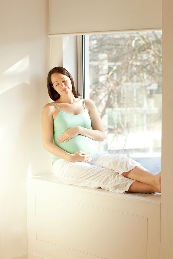Pregnant Woman Photograph By Ian Hooton Science Photo Library Fine Art America