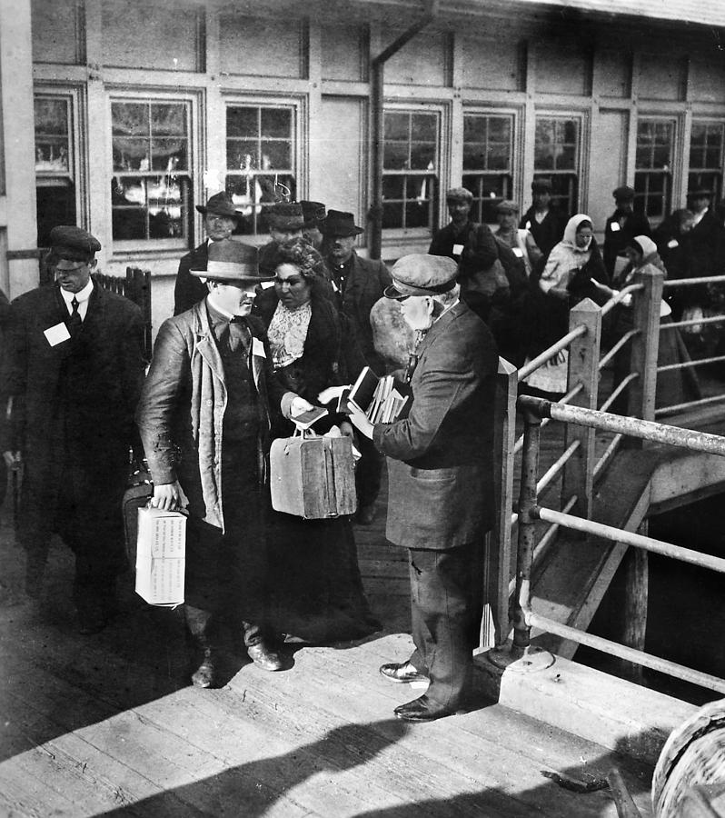 Ellis Island Immigrants Photograph by Granger - Pixels
