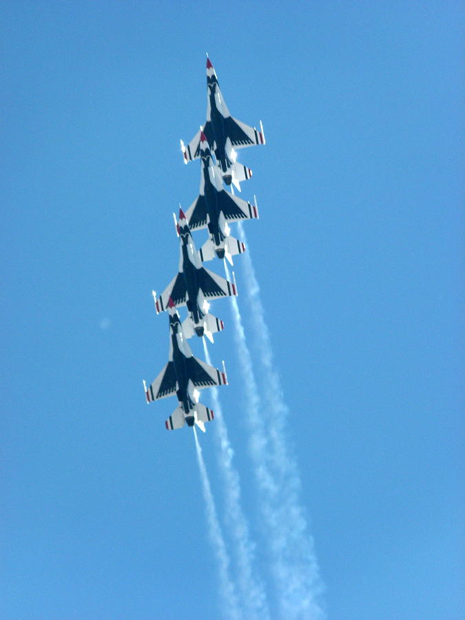 USAF Thunderbirds #16 Photograph by Jeff Lowe