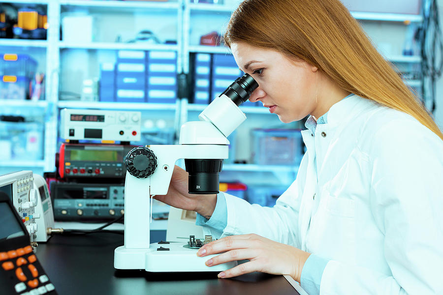 Lab Technician Using Microscope Photograph by Wladimir Bulgar/science ...