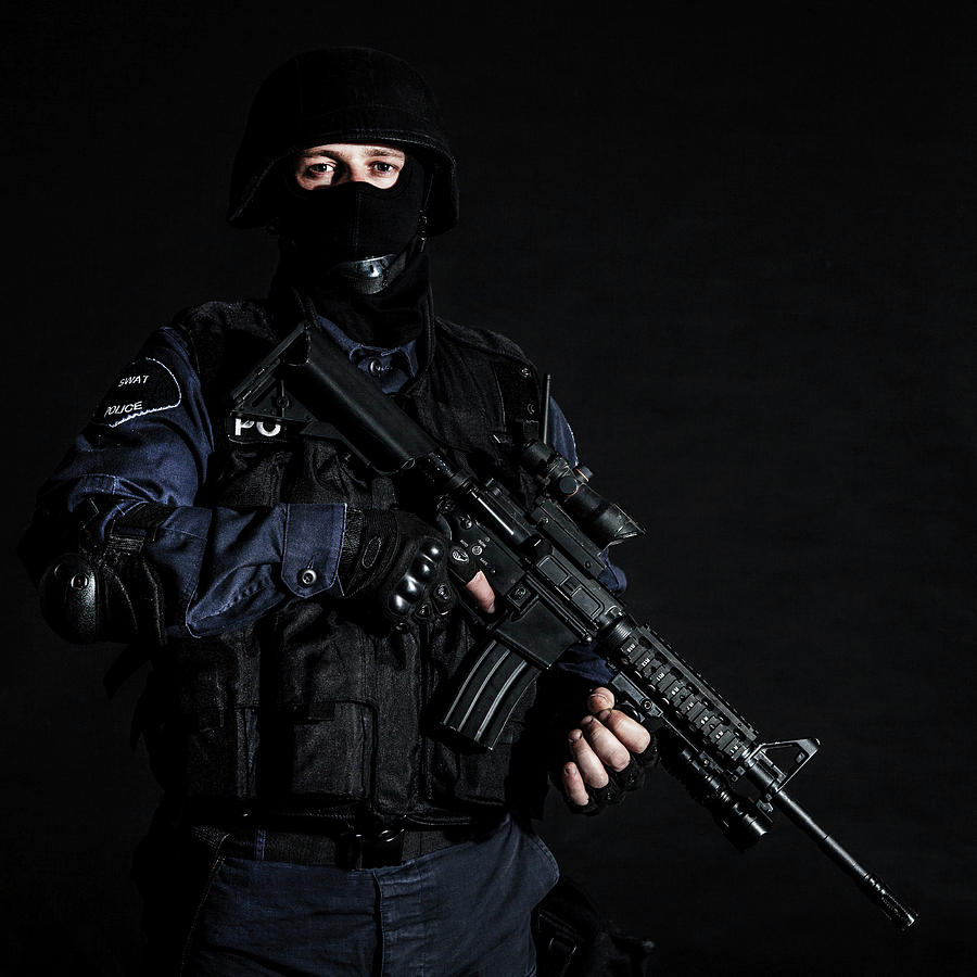 19-special-weapons-and-tactics-swat-team-oleg-zabielin.jpg