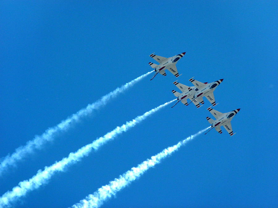 USAF Thunderbirds #19 Photograph by Jeff Lowe