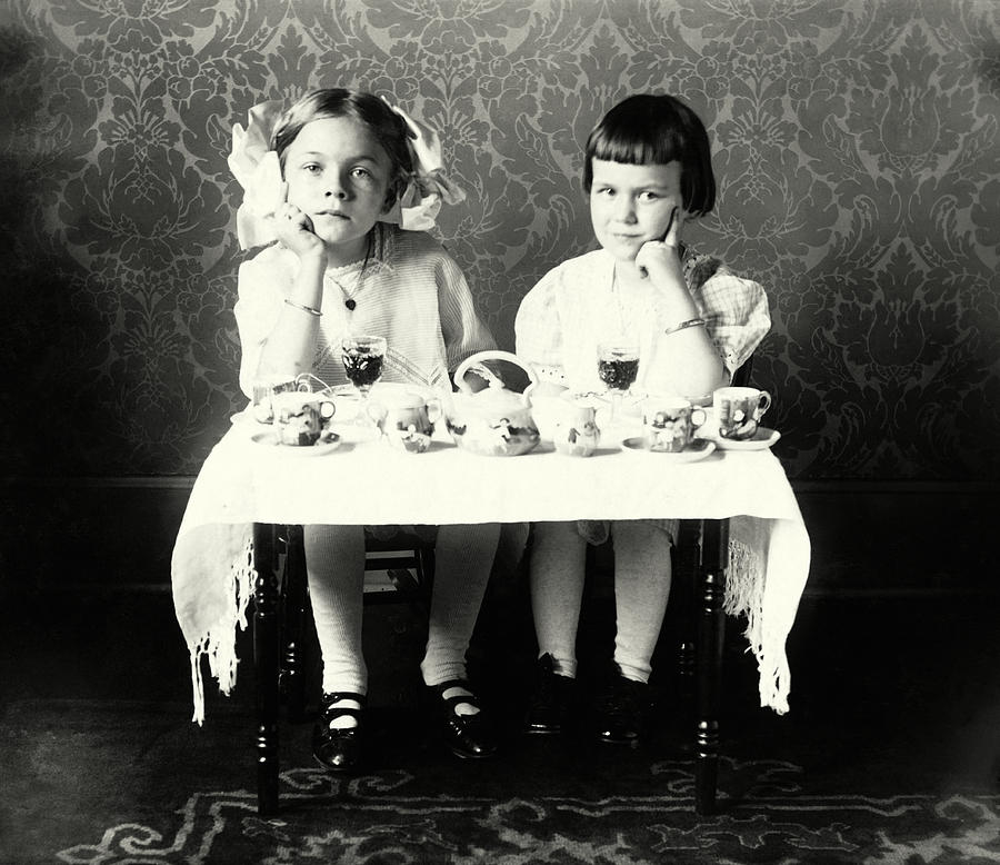 1900 Girlfriends Tea Party Photograph by Historic Image