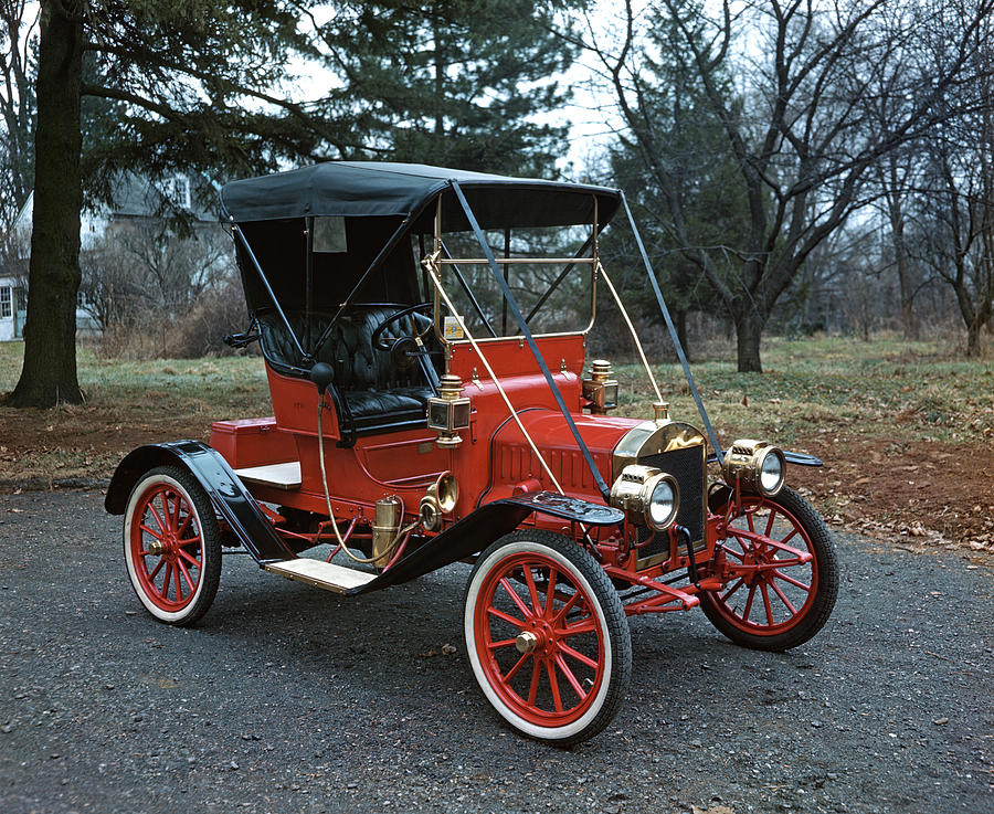 Car Photograph - 1910s Antique Red Ford Model T Roadster by Vintage Images