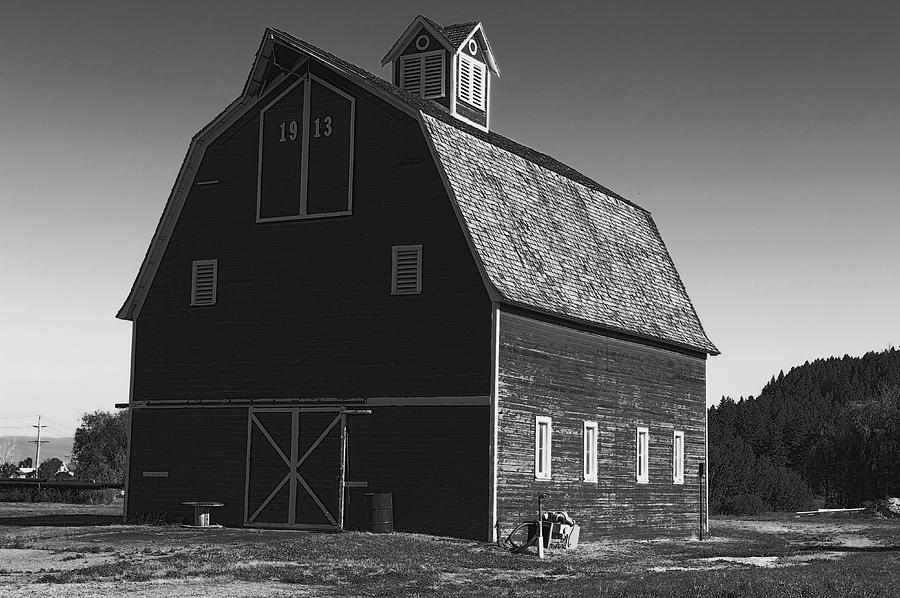 1913 Barn Black and White Photograph by Cathy Anderson