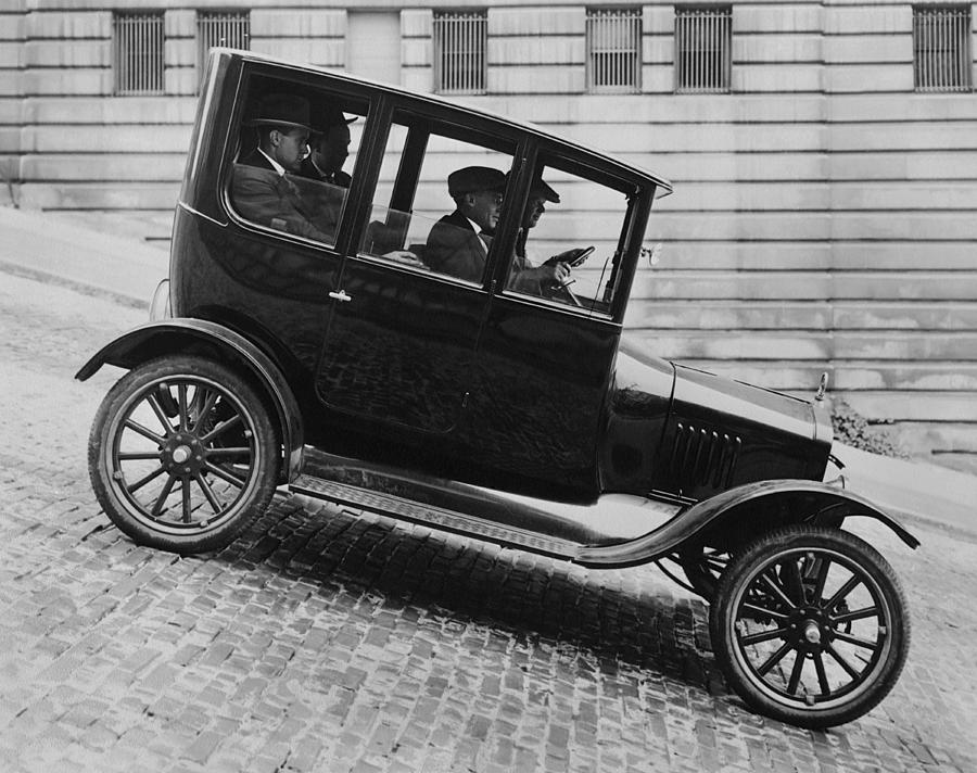 1921 Ford Model T Tudor Photograph by Underwood Archives