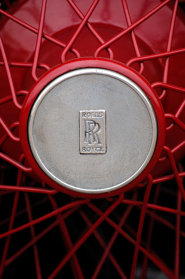 1928 Rolls-Royce Phantom I Sedenca de Ville Wheel Emblem Photograph by Jill Reger