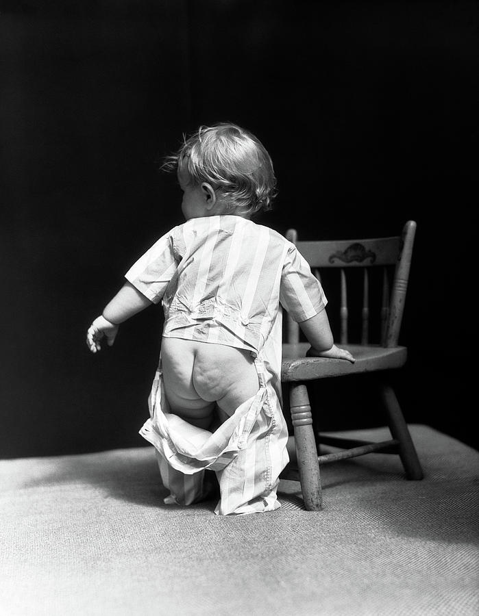 Hoorzitting Herkenning plakband 1930s Baby Wearing Drop Seat Pajamas Photograph by Vintage Images - Fine  Art America