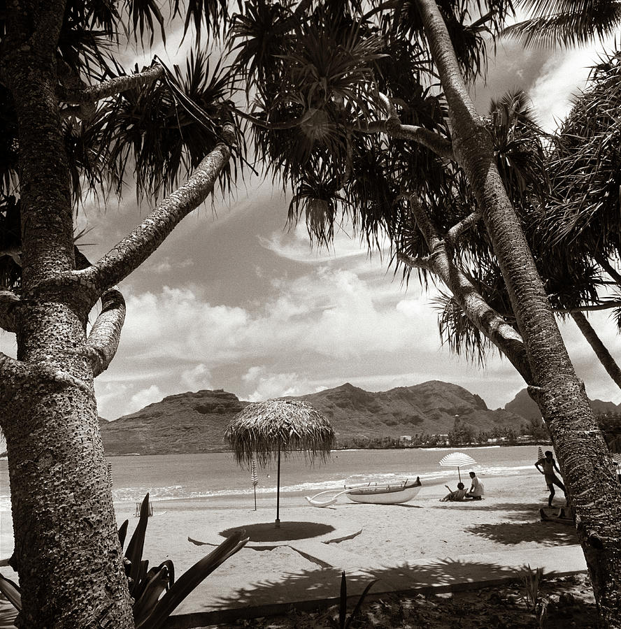 1930s Mountains Beach Relaxing Vacation Photograph by Vintage Images ...