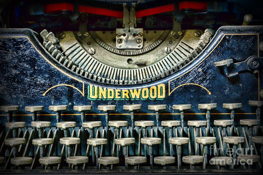 1932 Underwood Typewriter Photograph by Paul Ward