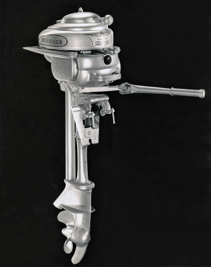 1940 Evinrude Outboard Motor Photograph by Underwood Archives