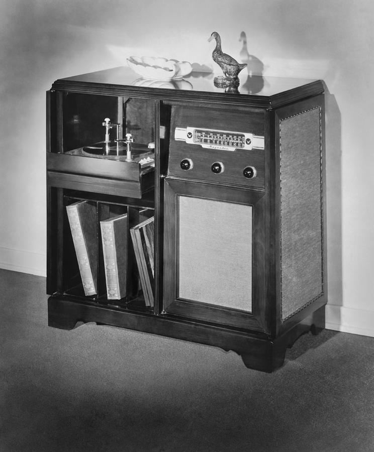 1947 Console Radio Photograph by Underwood Archives - Fine Art America