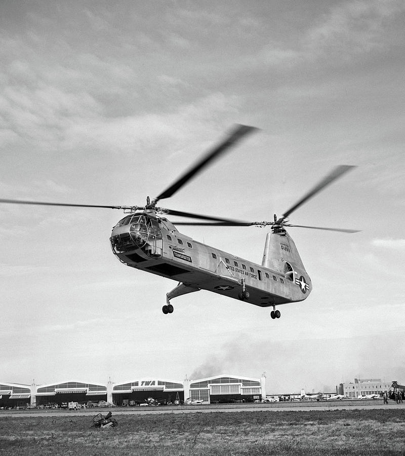 1950s Air Force Twin-rotor Piasecki Photograph by Vintage Images | Fine ...