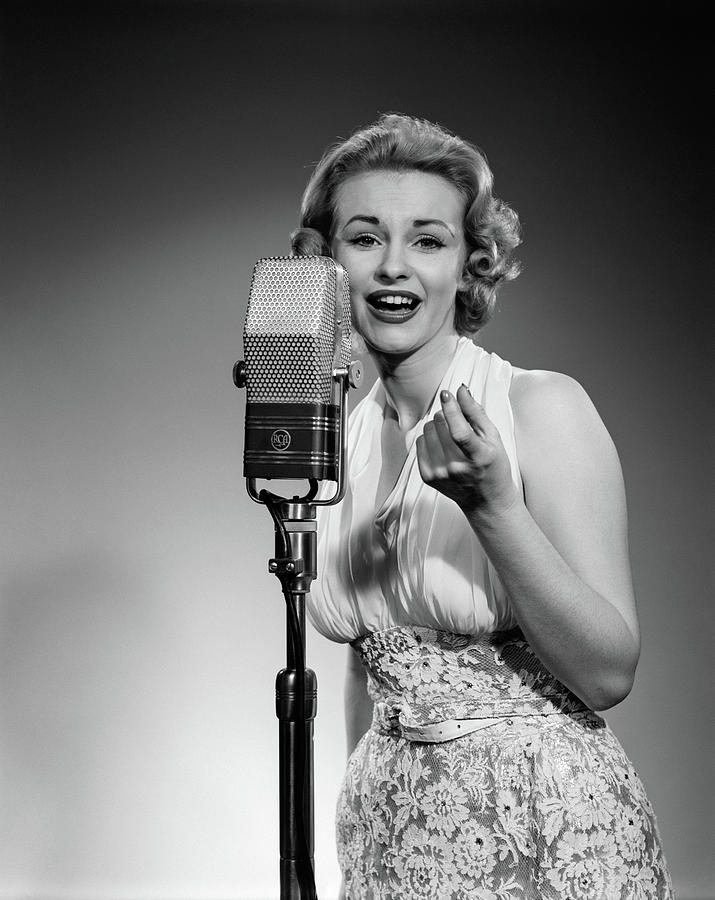 1950s Portrait Woman Entertainer Photograph by Vintage Images