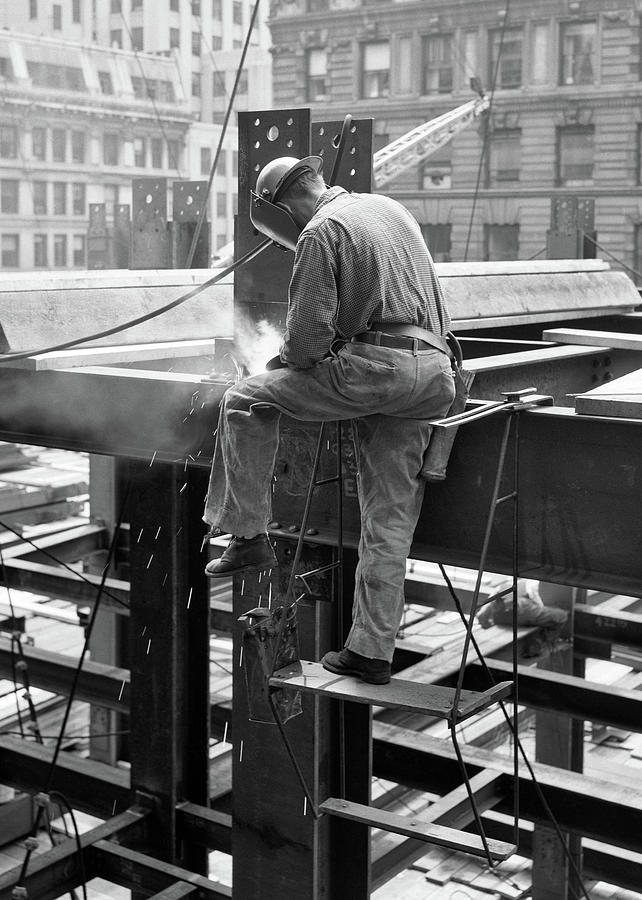 1950s Side View Of Construction Worker Photograph by Vintage Images