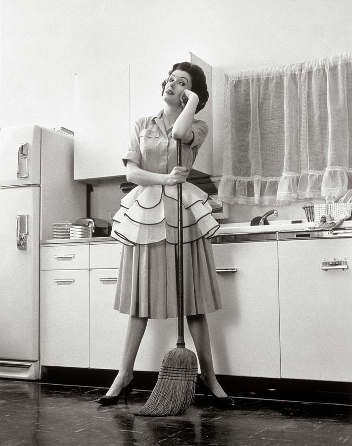 1950s Woman Housewife Standing Photograph By Vintage Images Pixels 9092